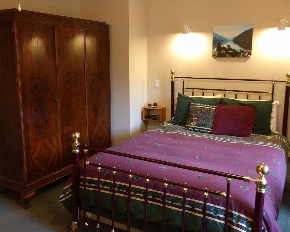 Cedar Wood Lodge Bed & Breakfast Inn Port Alberni Exterior foto