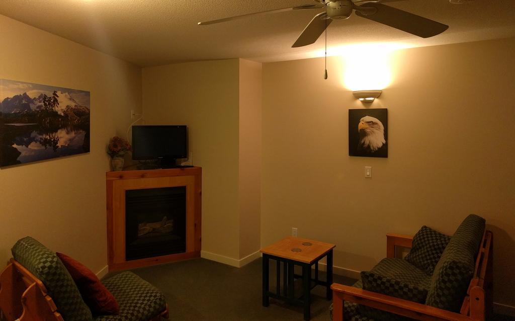Cedar Wood Lodge Bed & Breakfast Inn Port Alberni Exterior foto