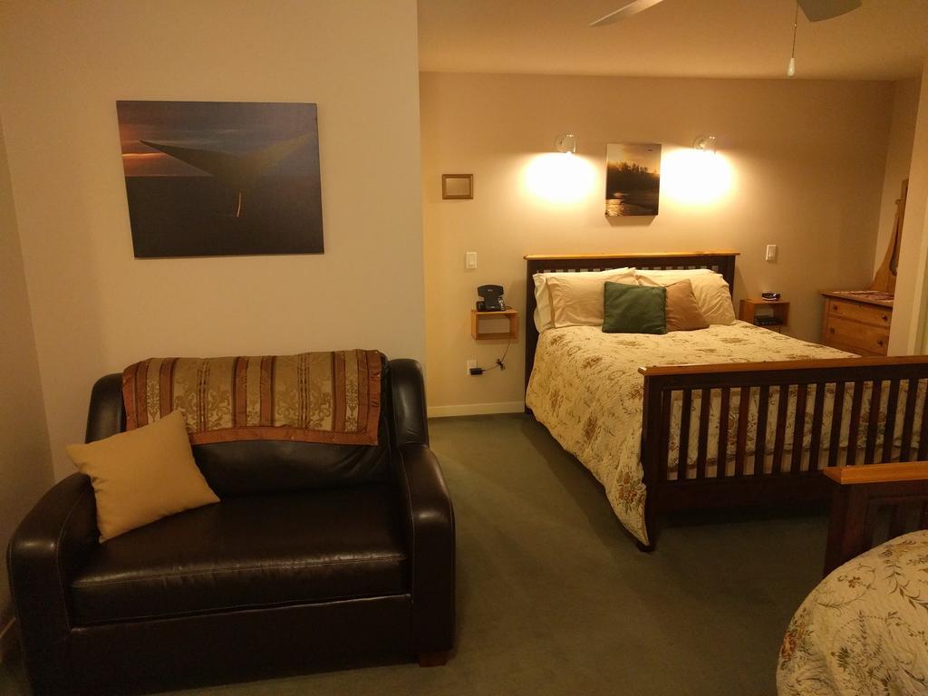 Cedar Wood Lodge Bed & Breakfast Inn Port Alberni Exterior foto