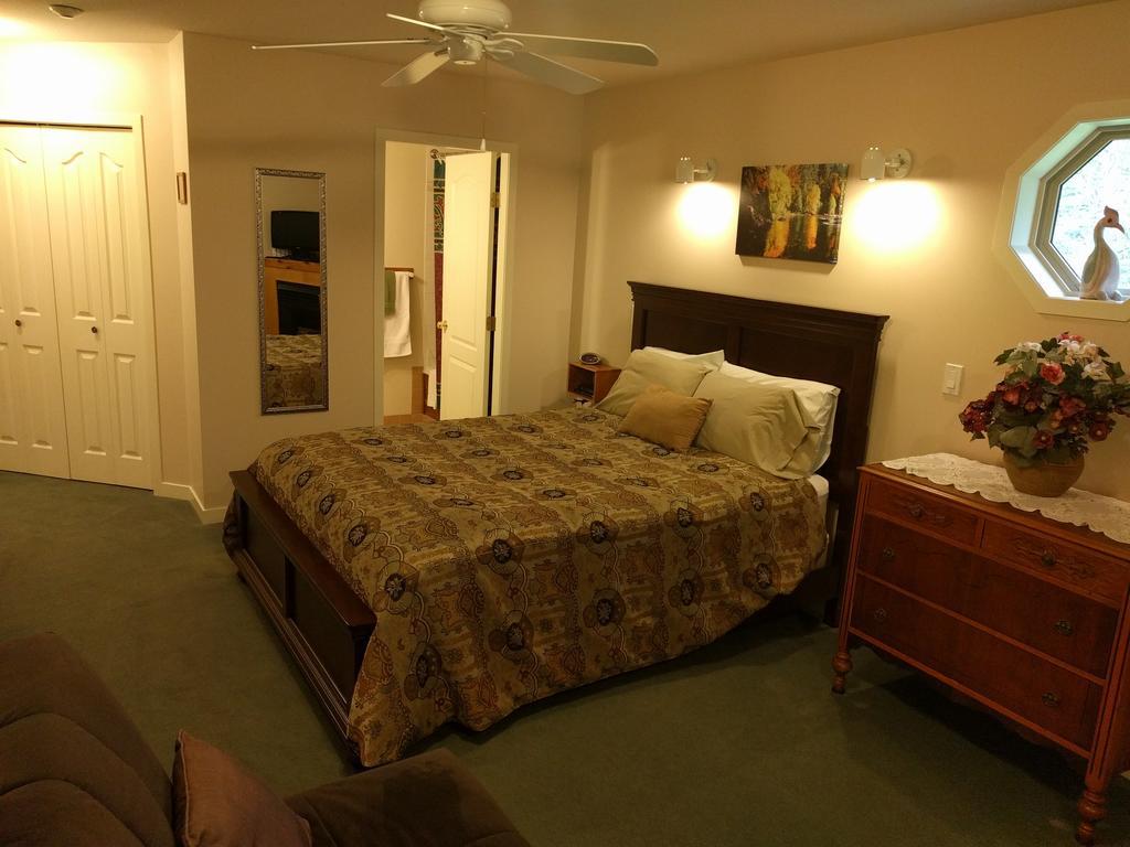 Cedar Wood Lodge Bed & Breakfast Inn Port Alberni Exterior foto