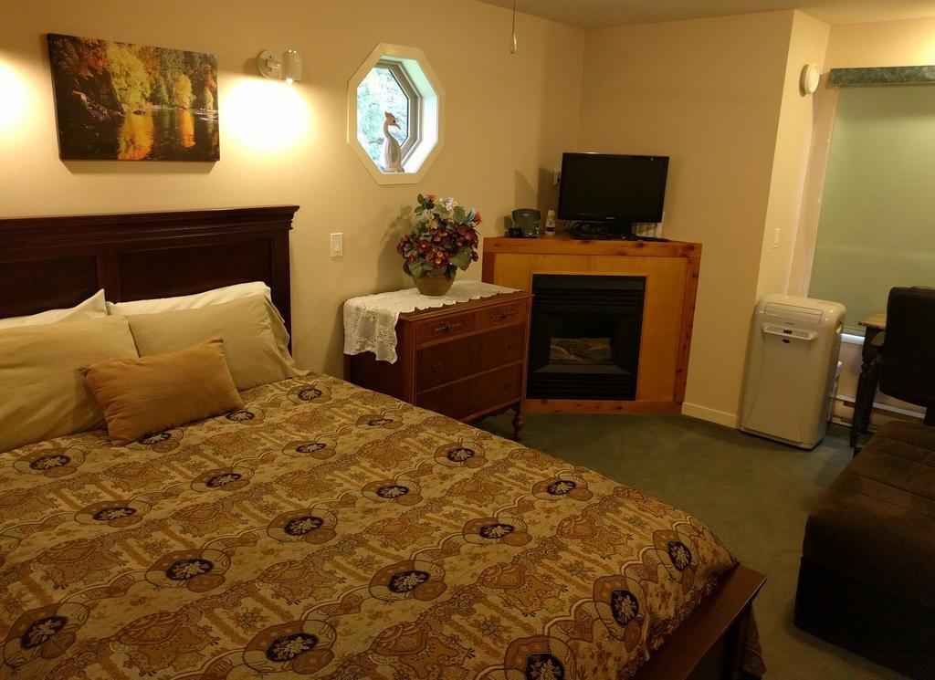 Cedar Wood Lodge Bed & Breakfast Inn Port Alberni Exterior foto