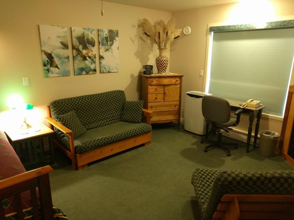 Cedar Wood Lodge Bed & Breakfast Inn Port Alberni Exterior foto