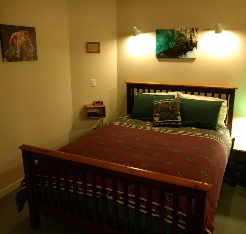 Cedar Wood Lodge Bed & Breakfast Inn Port Alberni Exterior foto