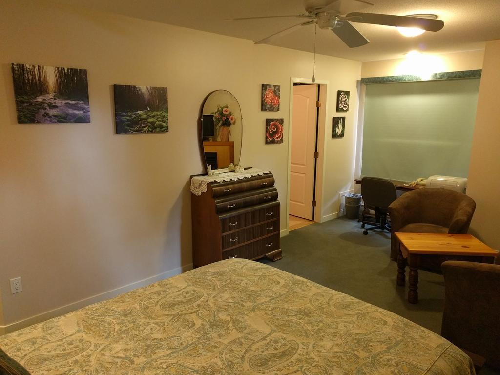 Cedar Wood Lodge Bed & Breakfast Inn Port Alberni Exterior foto