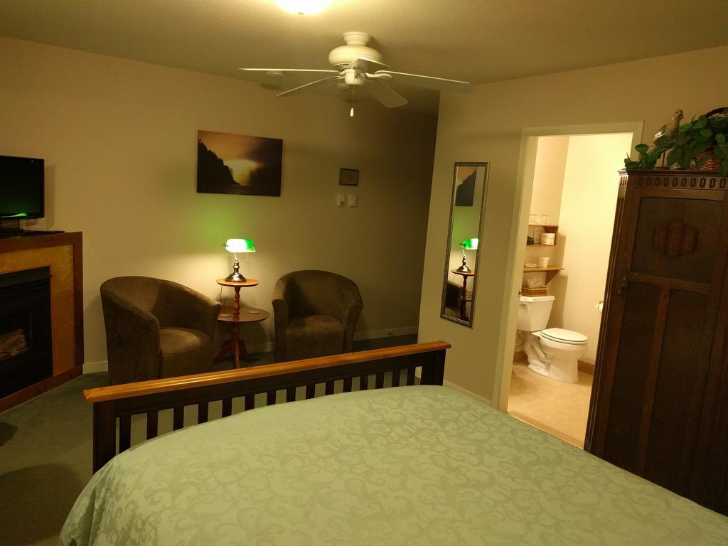 Cedar Wood Lodge Bed & Breakfast Inn Port Alberni Exterior foto