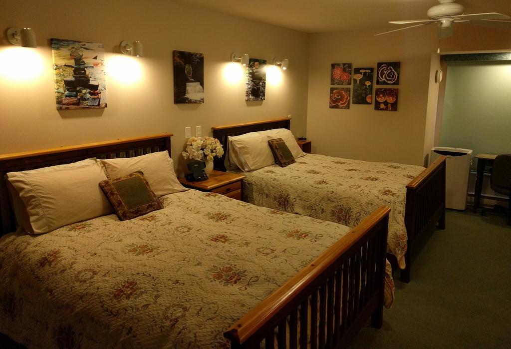 Cedar Wood Lodge Bed & Breakfast Inn Port Alberni Exterior foto