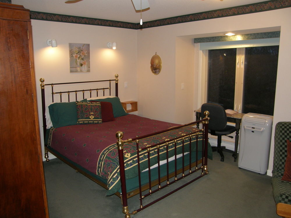 Cedar Wood Lodge Bed & Breakfast Inn Port Alberni Exterior foto