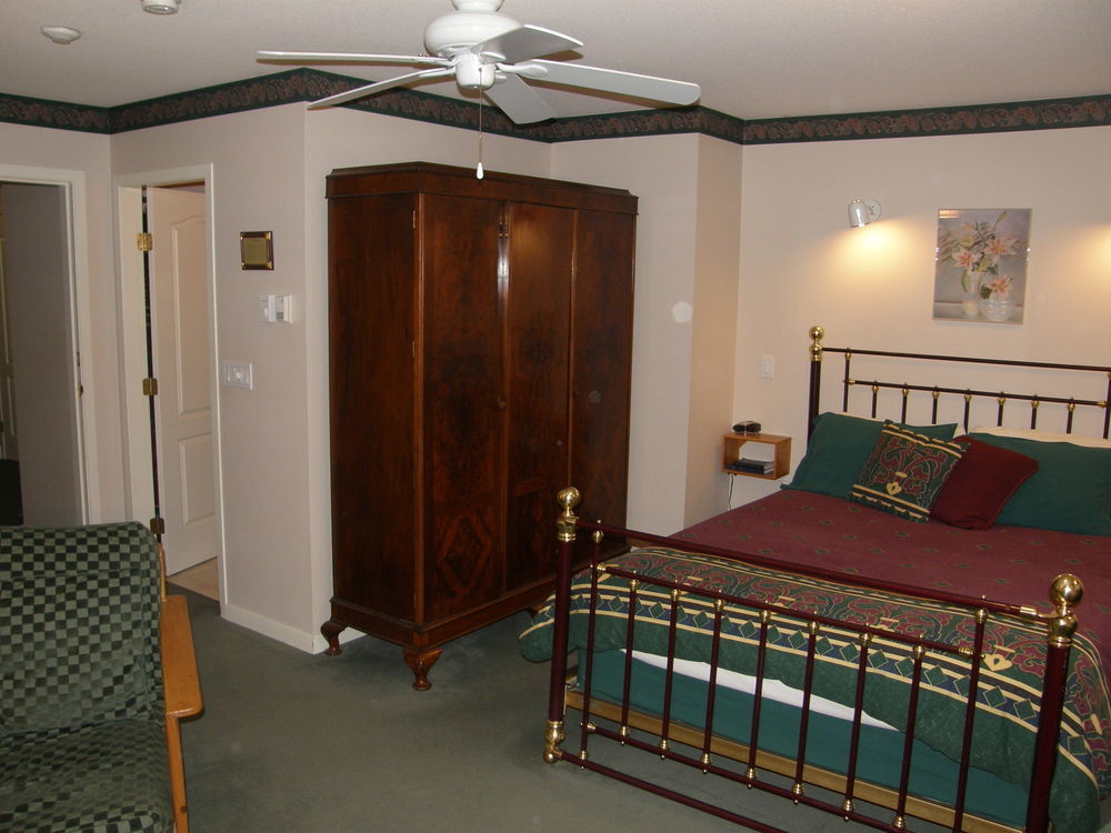 Cedar Wood Lodge Bed & Breakfast Inn Port Alberni Exterior foto