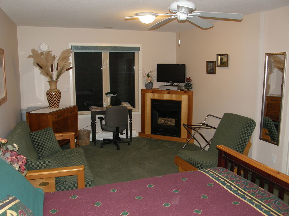 Cedar Wood Lodge Bed & Breakfast Inn Port Alberni Exterior foto