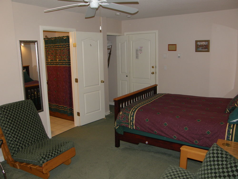 Cedar Wood Lodge Bed & Breakfast Inn Port Alberni Exterior foto